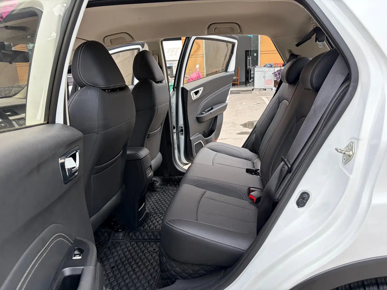 Фото 9 - Geely Vision X3