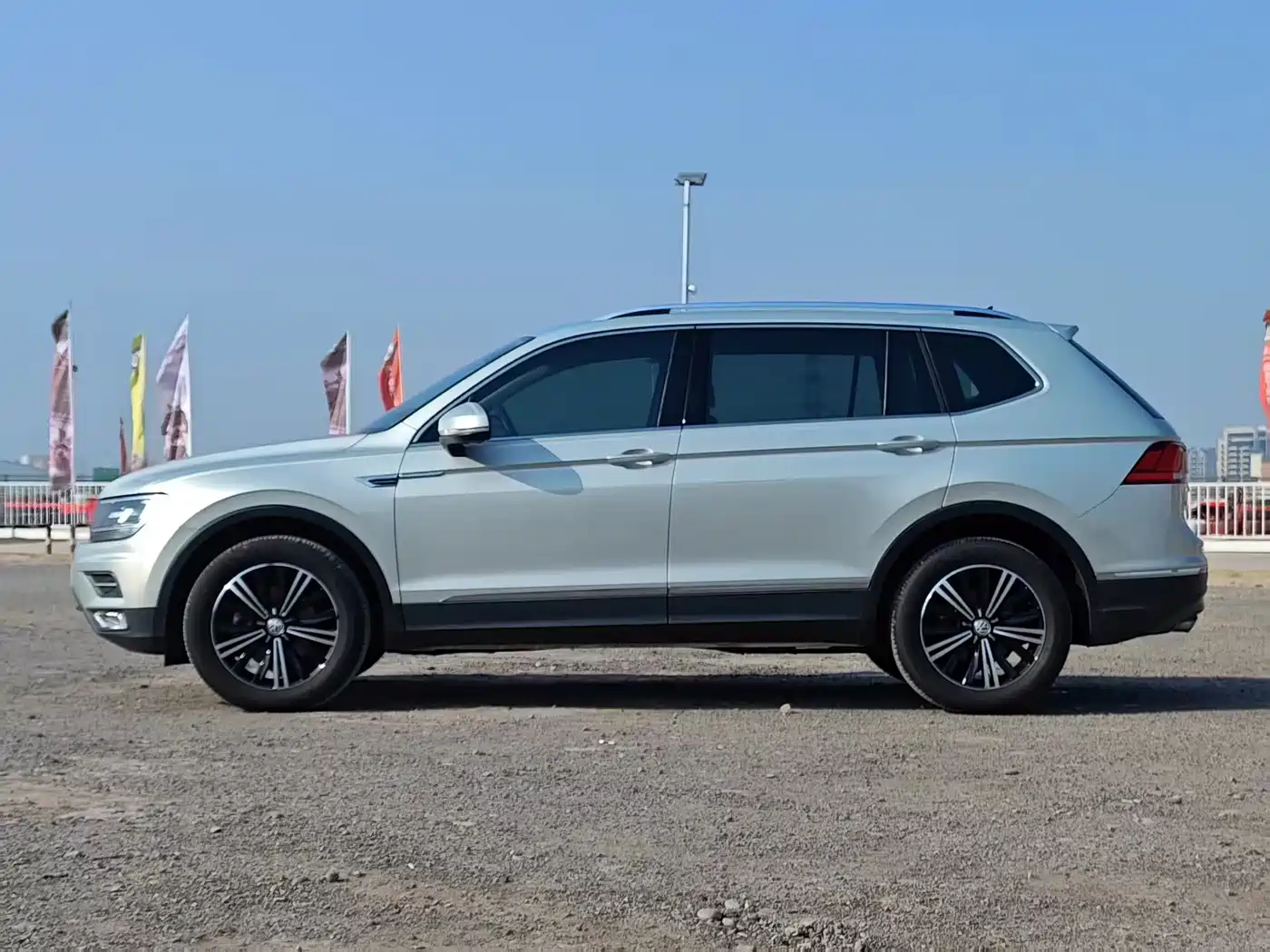 Volkswagen Tiguan L 2019 330TSI Automatic 2WD Panorama Comfort Edition China VI фото 7