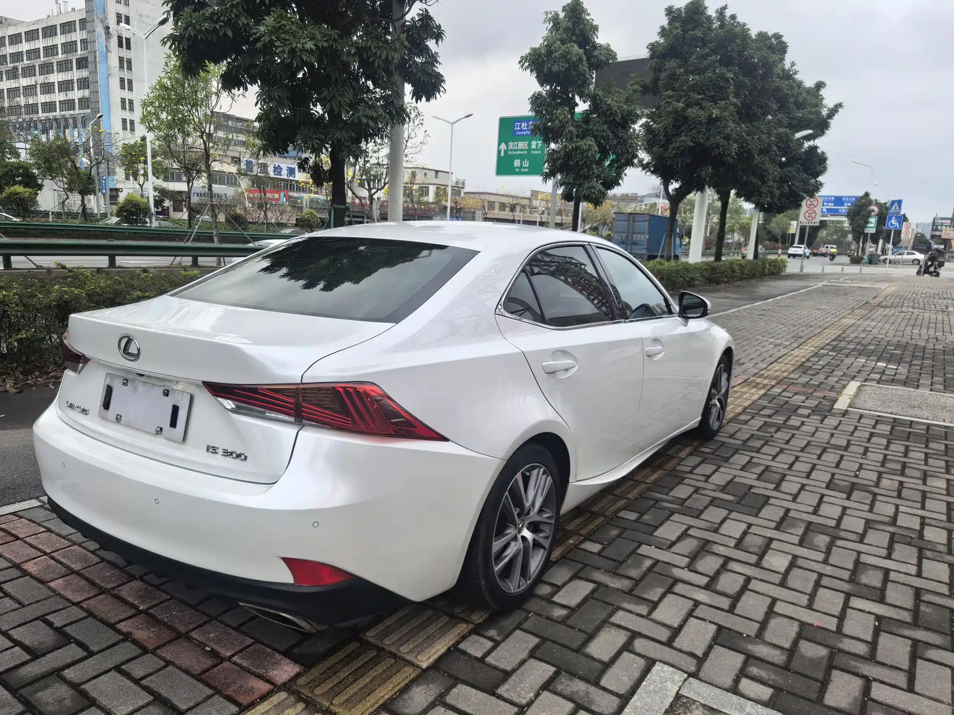 Фото 5 - Lexus IS