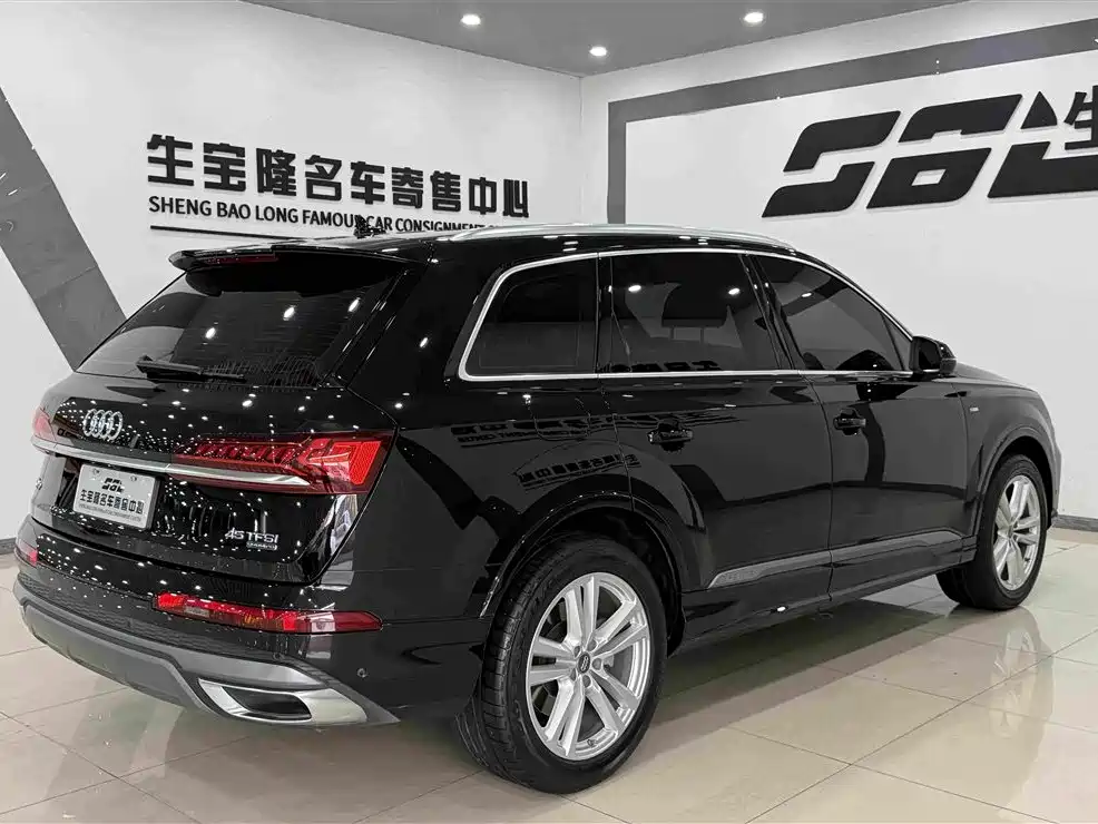 Фото 4 - Audi Q7