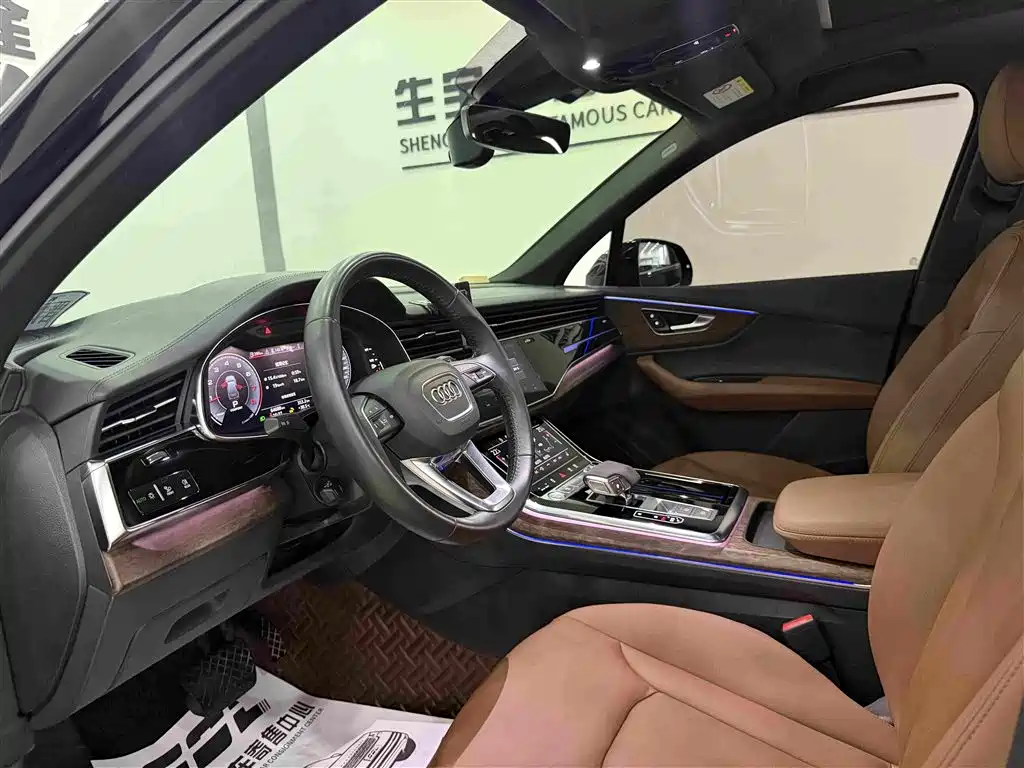 Фото 8 - Audi Q7