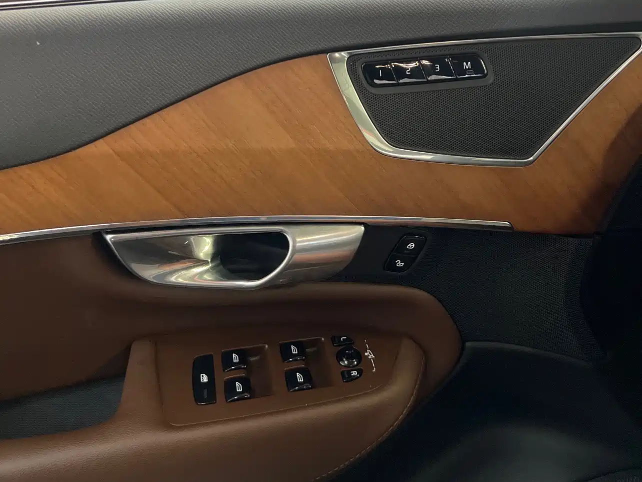Volvo XC90 2023 2023 B5 Smart Luxury Edition 5-Seater