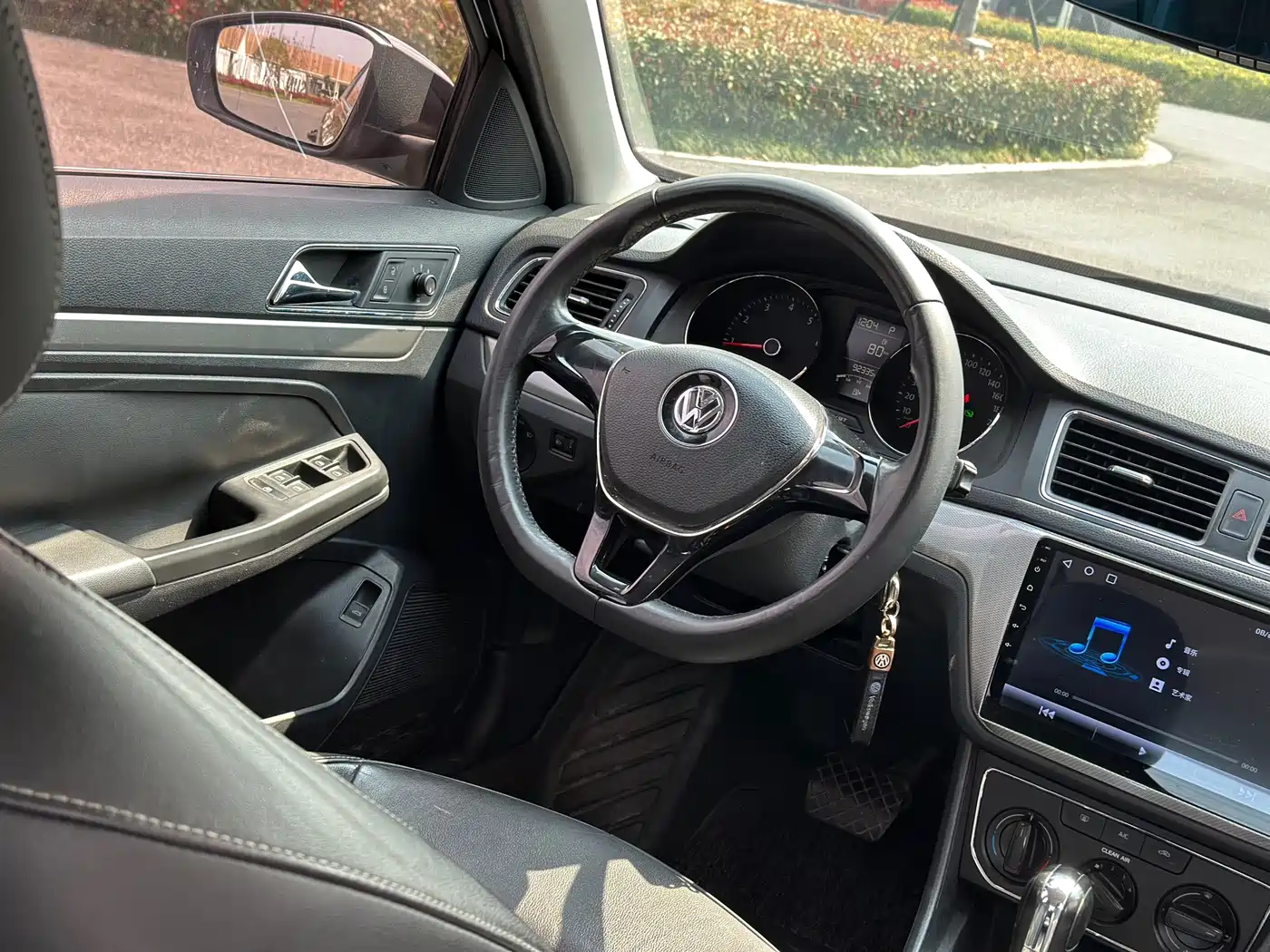 Volkswagen Lavida 2015 1.6L Automatic Comfort Edition фото 15