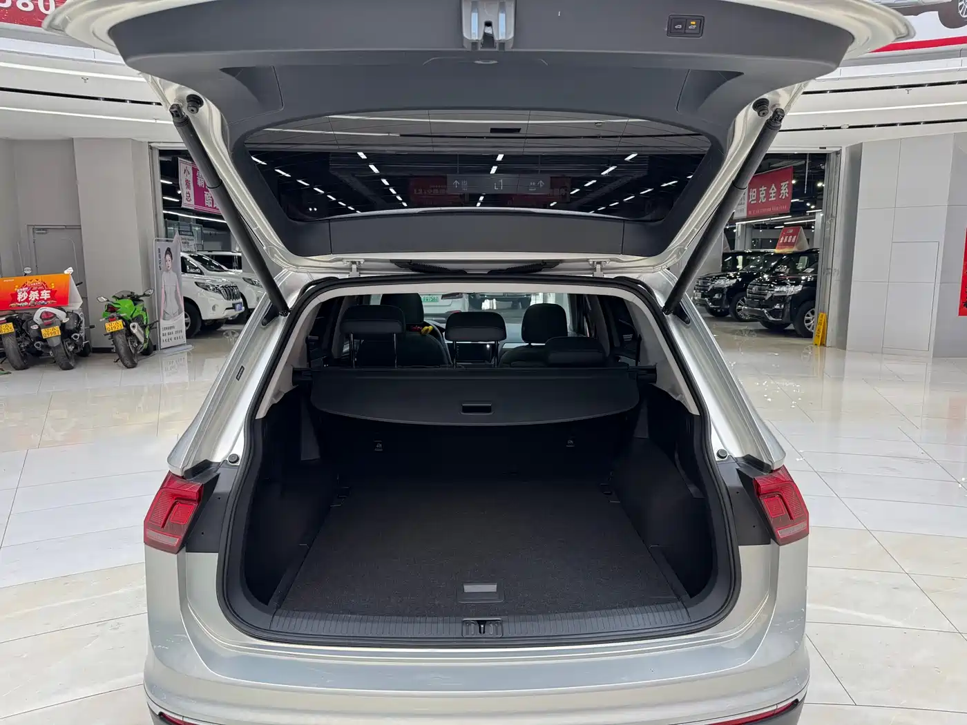 Volkswagen Tiguan L 2019 330TSI Automatic 2WD Smart Luxury Edition China VI фото 8