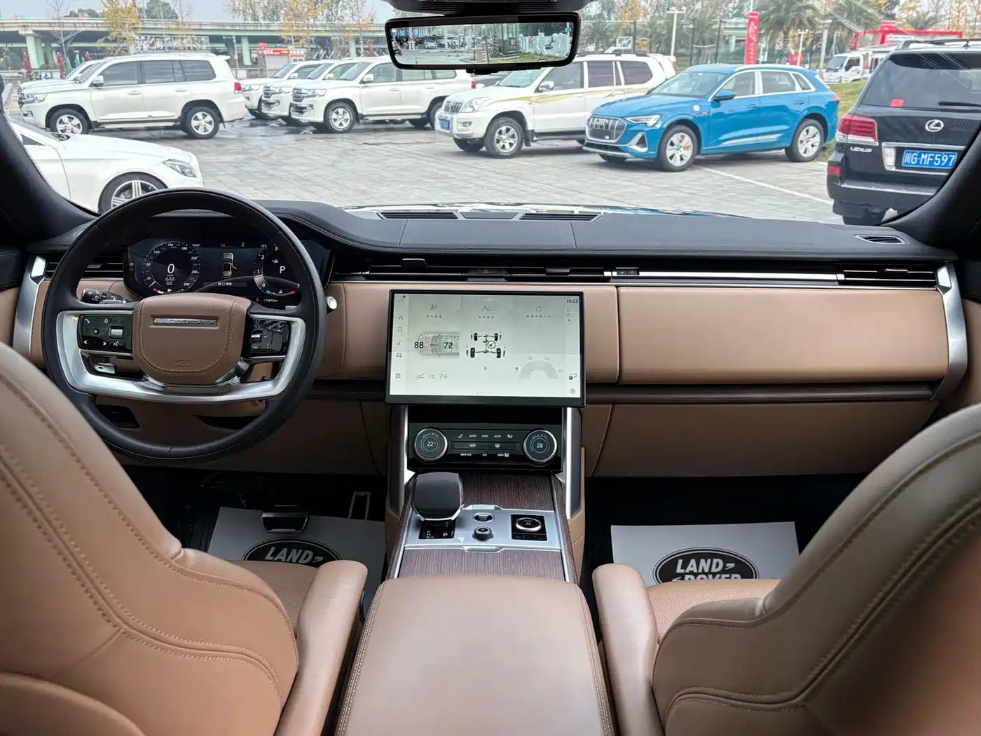 Land Rover Range Rover 2024 3.0 L6 400PS Golden Age Extended 7-Seater фото 6