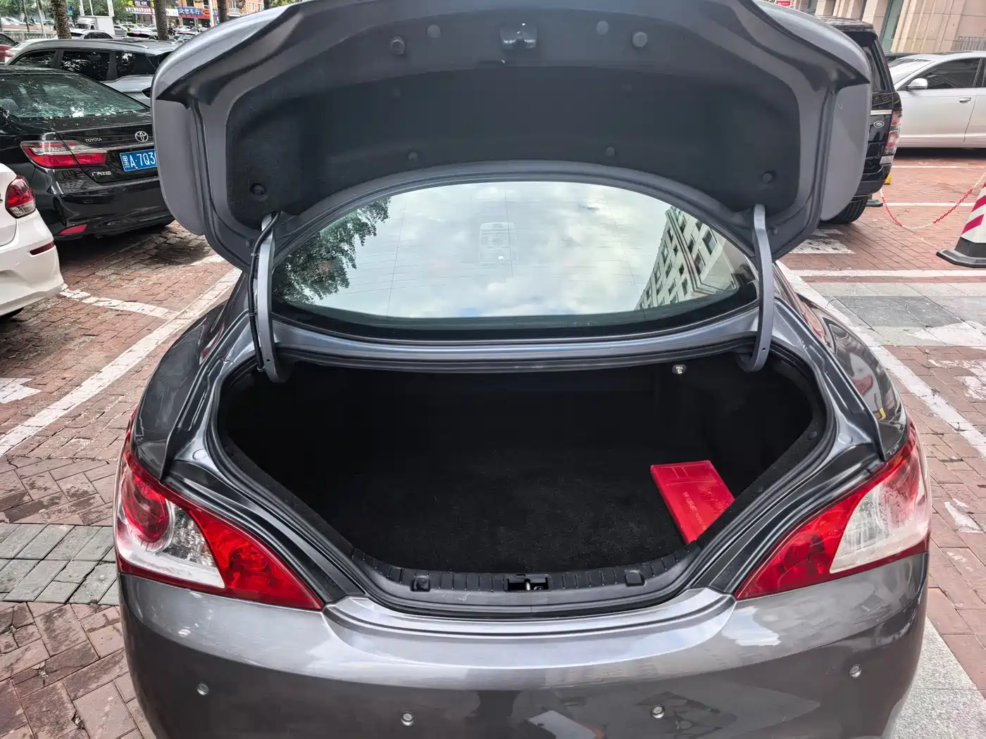Hyundai Genesis Coupe 2009 2.0T Automatic Elegant Edition фото 12
