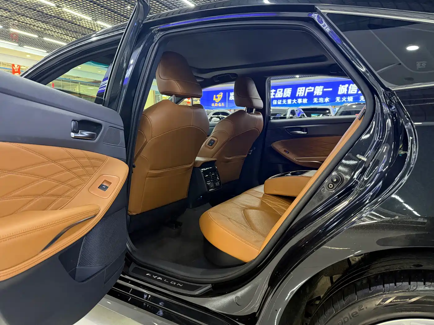 Toyota Avalon 2019 Hybrid 2.5L XLE Premium Edition China V фото 7