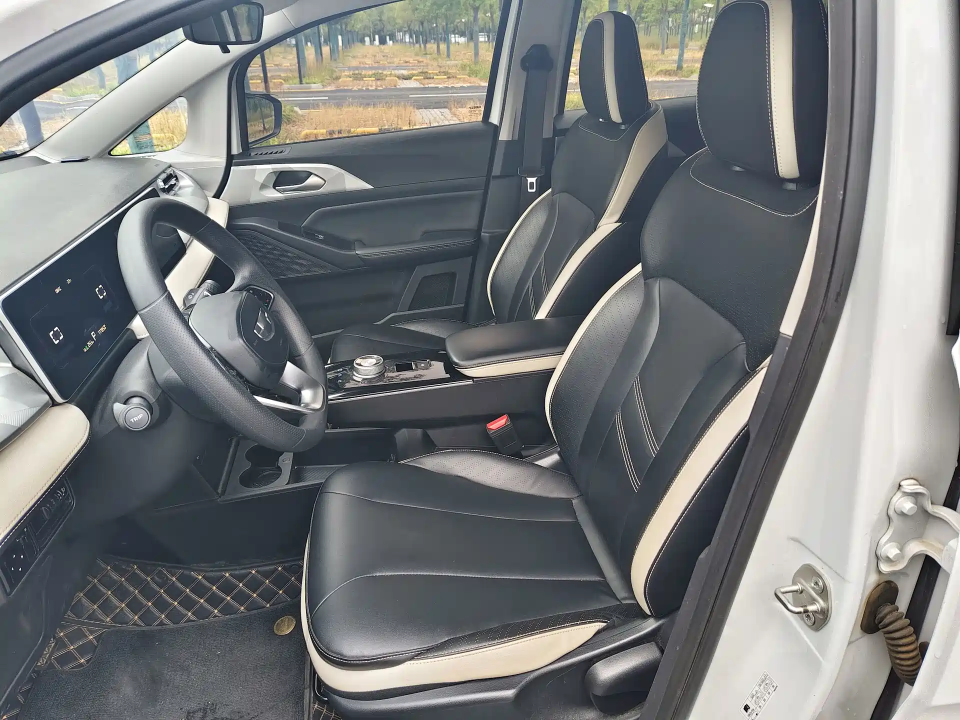 Фото 9 - Geely Geometry E Firefly