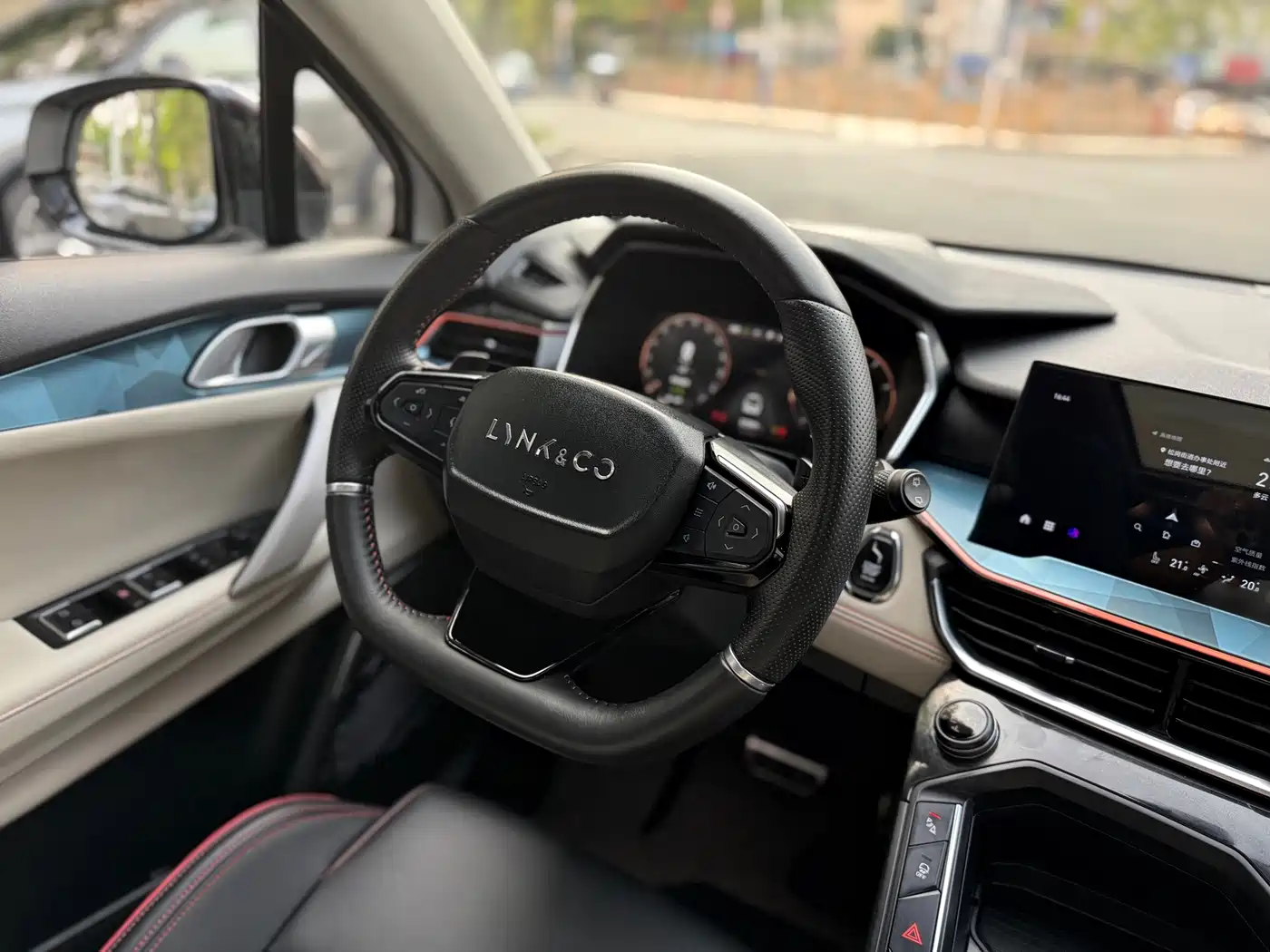 Lynk & Co 06 2020 1.5T Halo фото 12