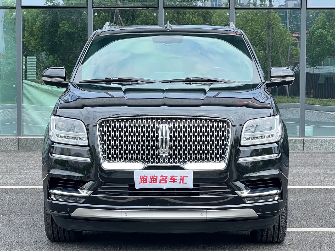 Фото 2 - Lincoln Navigator