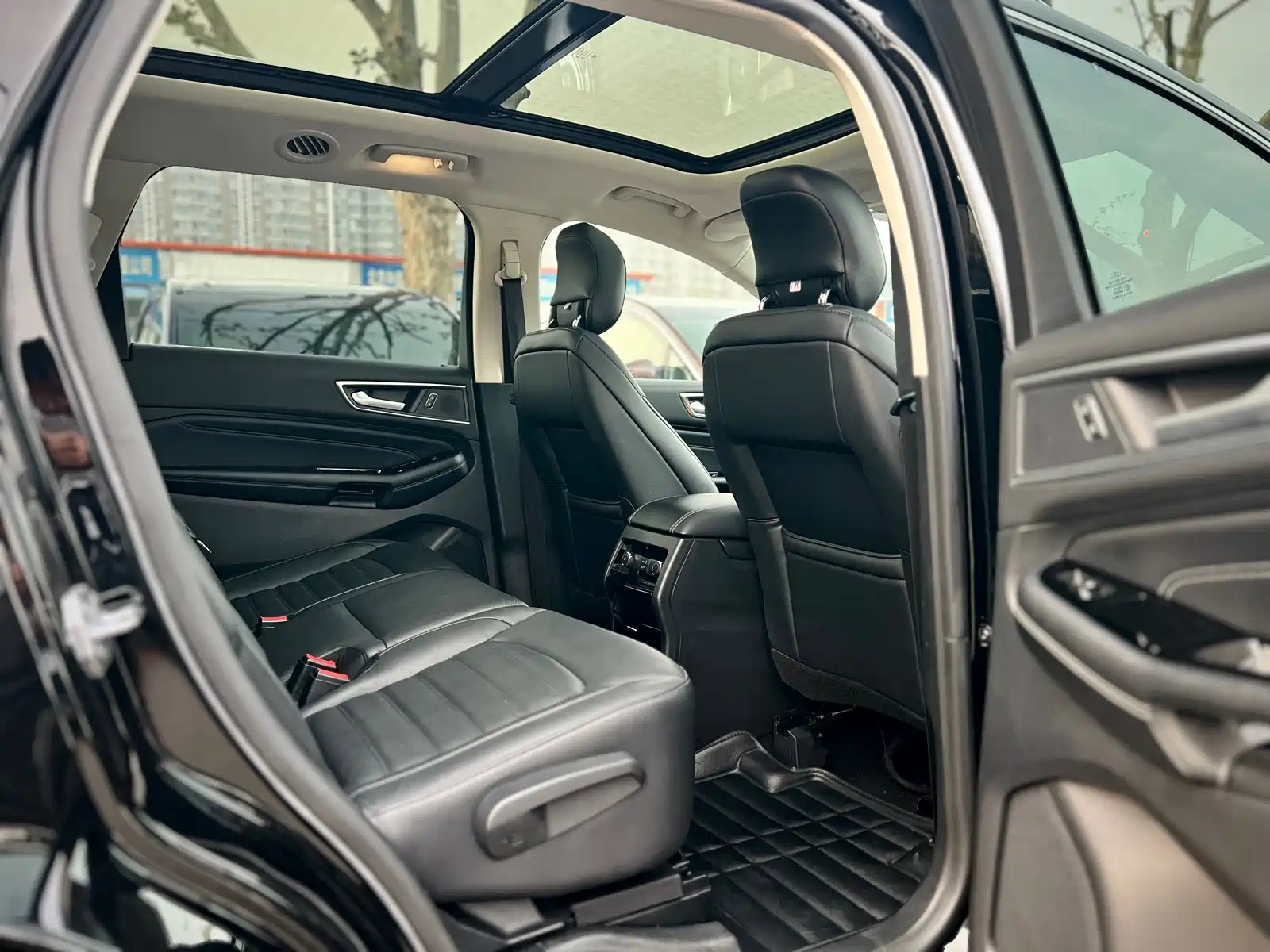 Фото 31 - Ford Edge