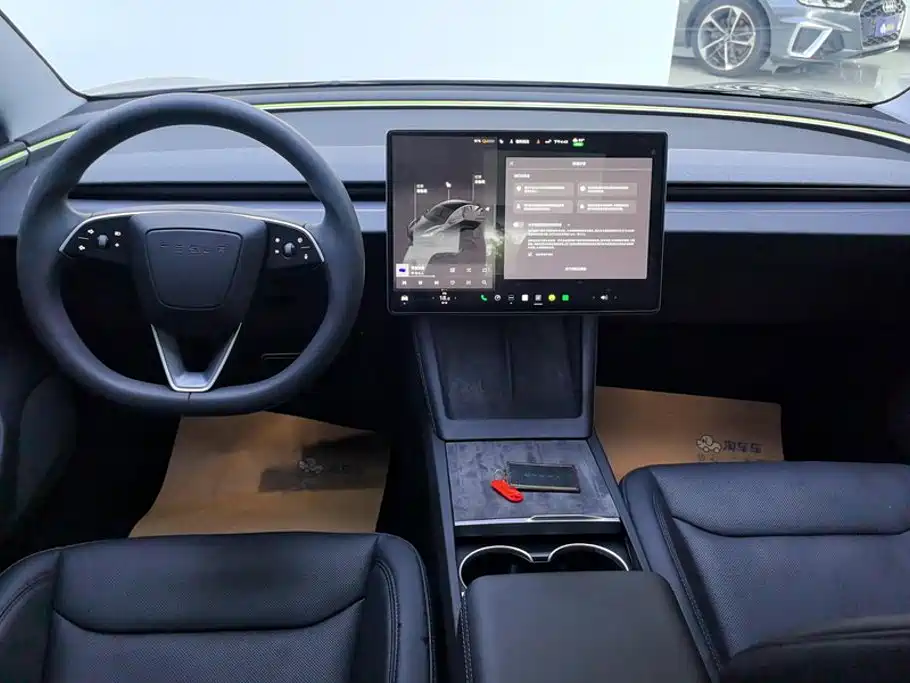 Фото 12 - Tesla Model 3