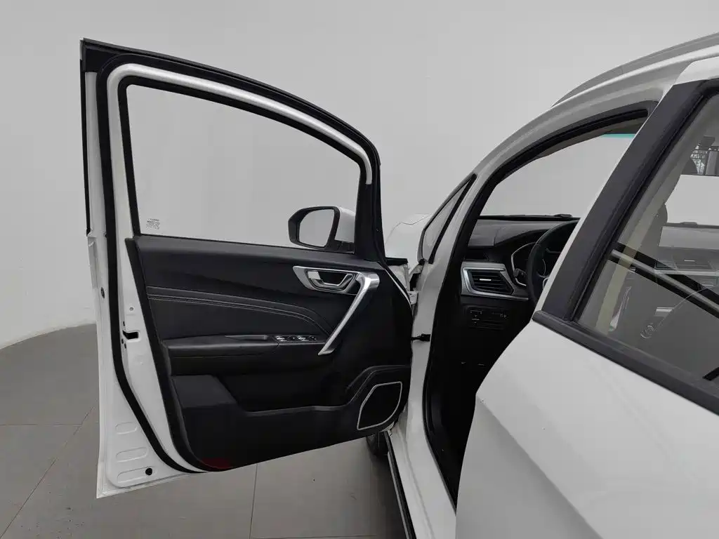 Фото 8 - Geely Vision X3
