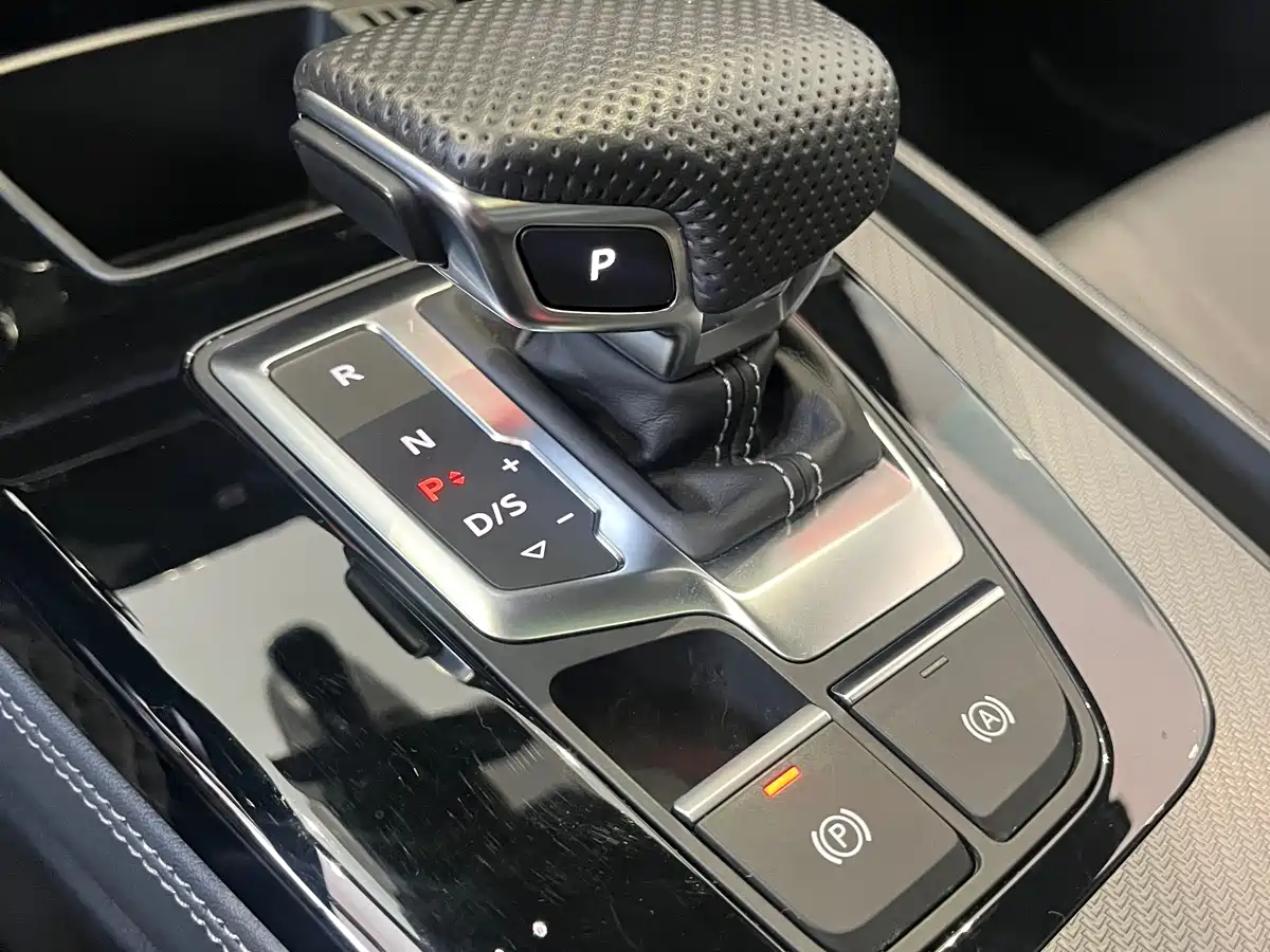 Audi Q5L 2024 Model 40 TFSI Luxury Dynamic фото 15