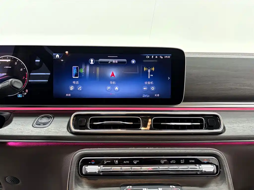 Mercedes-Benz V-Class 2024 V 300 L Long Wheelbase Luxury Edition фото 15