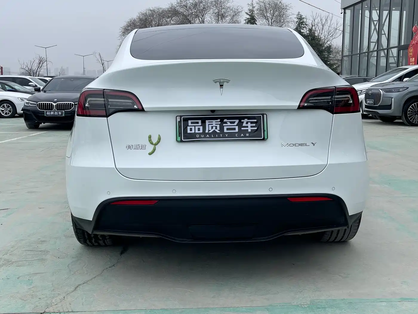 TESLA MODEL Y