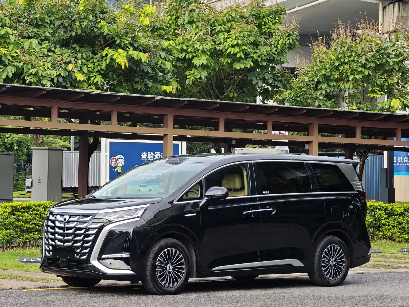 Denza D9 2026 2025 DM-i Smart Driving Edition 1020 AWD Flagship