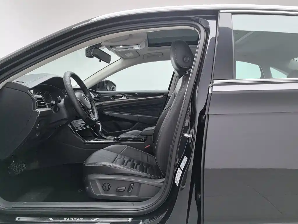 Photo 10 - Volkswagen Passat