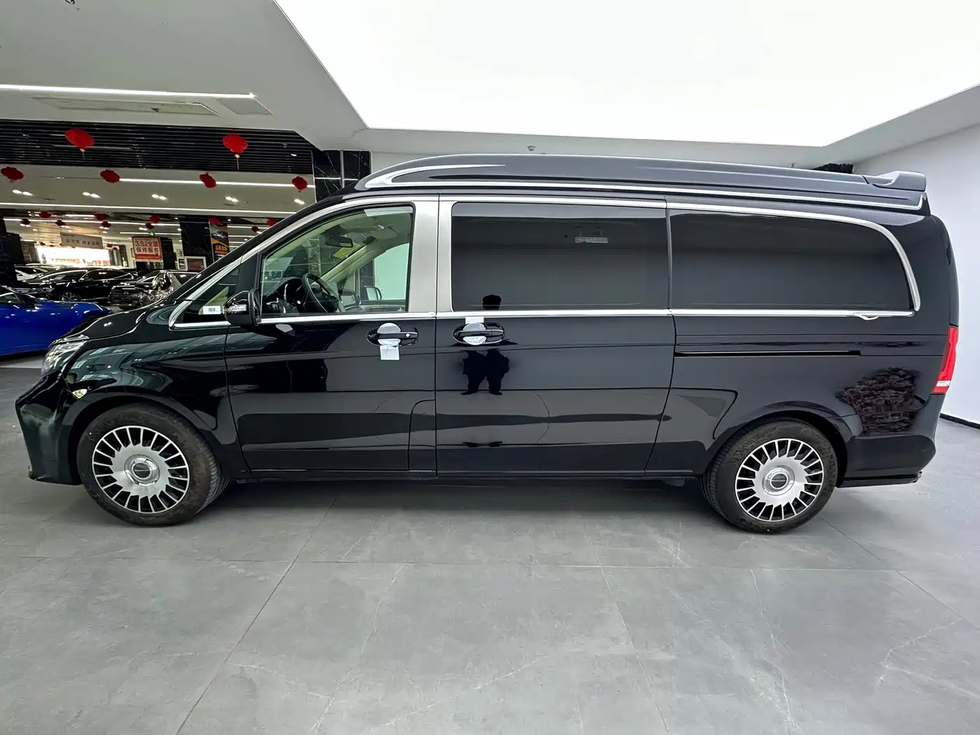 Mercedes-Benz V-Class 2026 2021 V 260 L Long Wheelbase Premium Edition