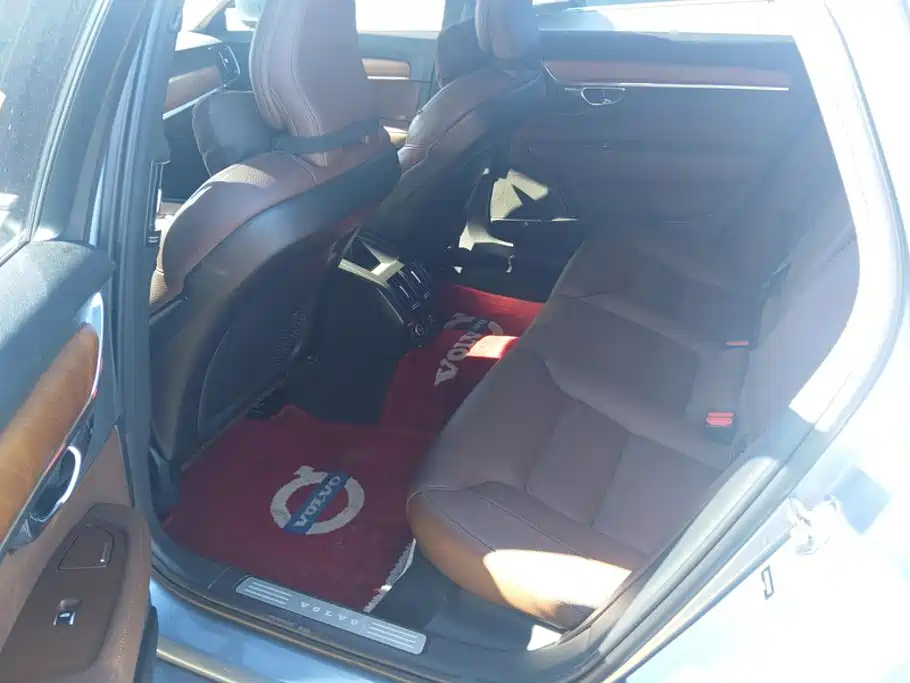Photo 11 - Volvo S90