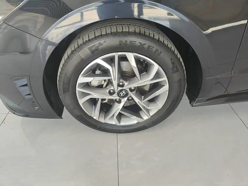Photo 23 - Hyundai Sonata
