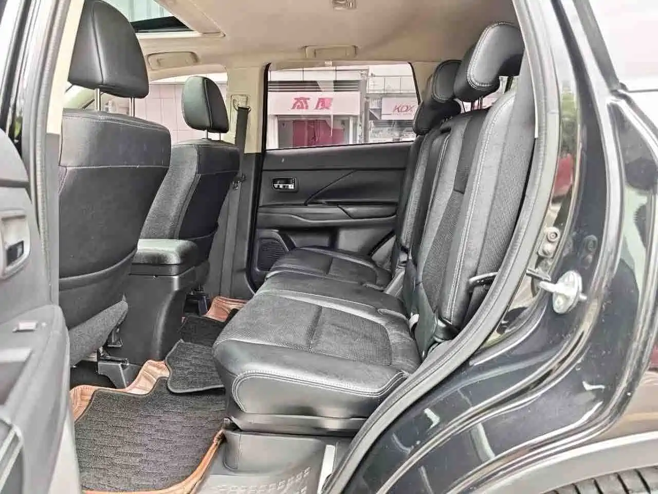 Mitsubishi Outlander (Import) 2015 2014 2.4L 4WD Luxury Value Edition 7-seater