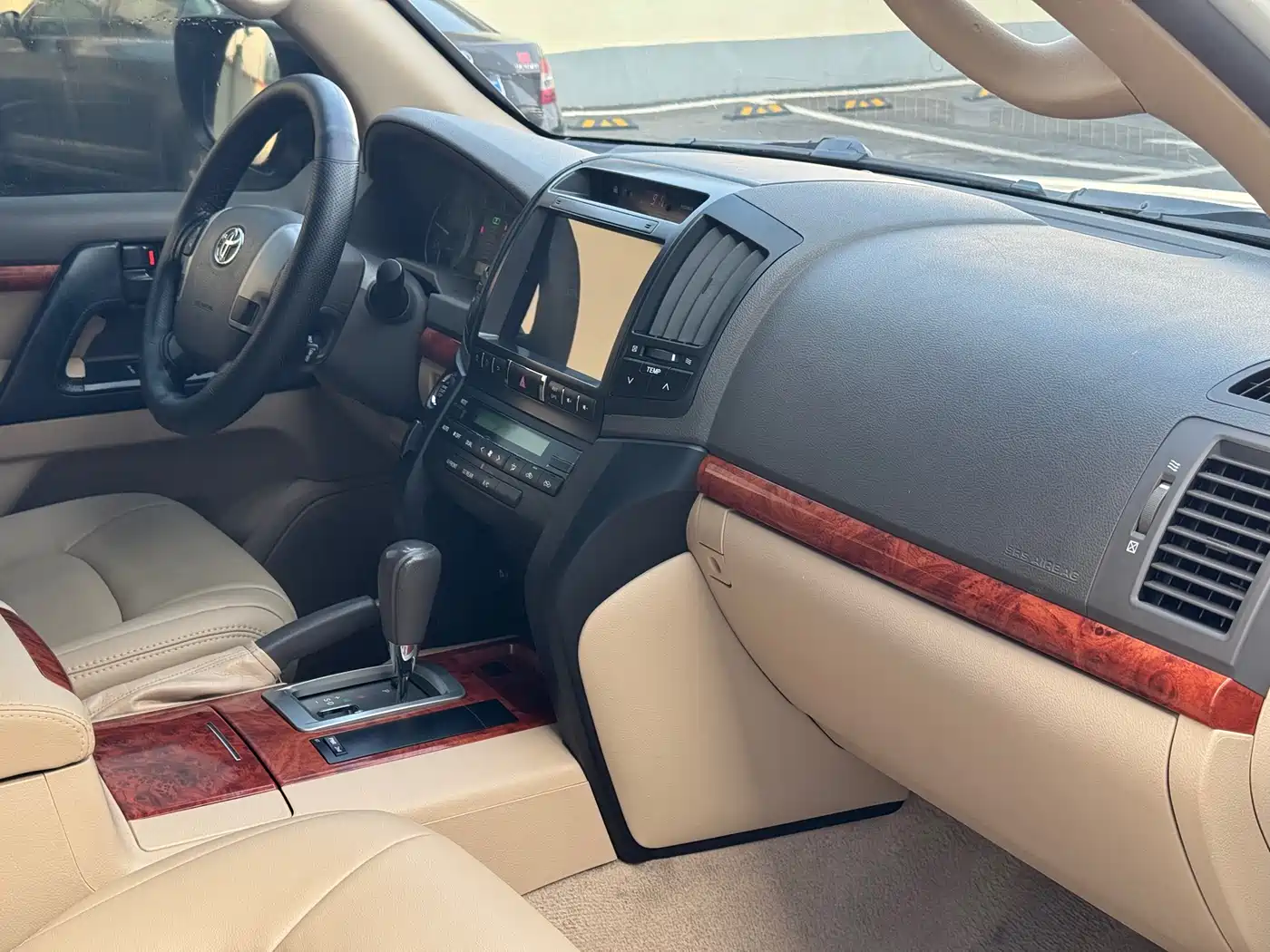 Toyota Land Cruiser (Import) 2015 4.0L V6 Middle East Limited Edition фото 11