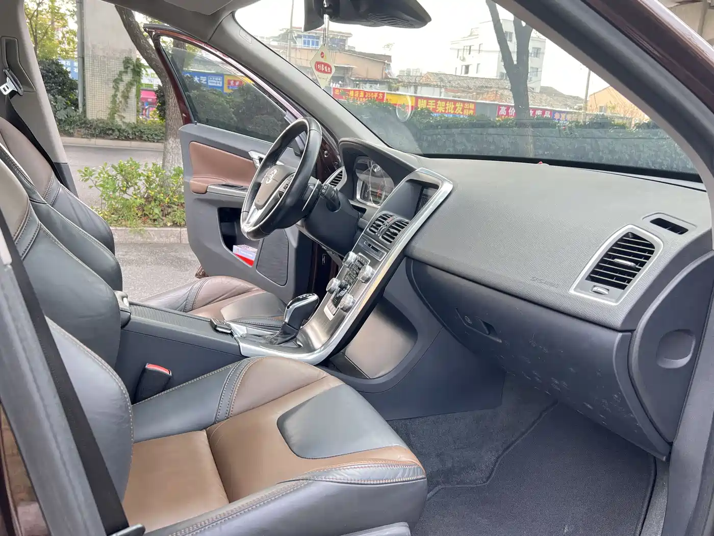 Volvo XC60 (Import) 2014 2015 T6 Momentum