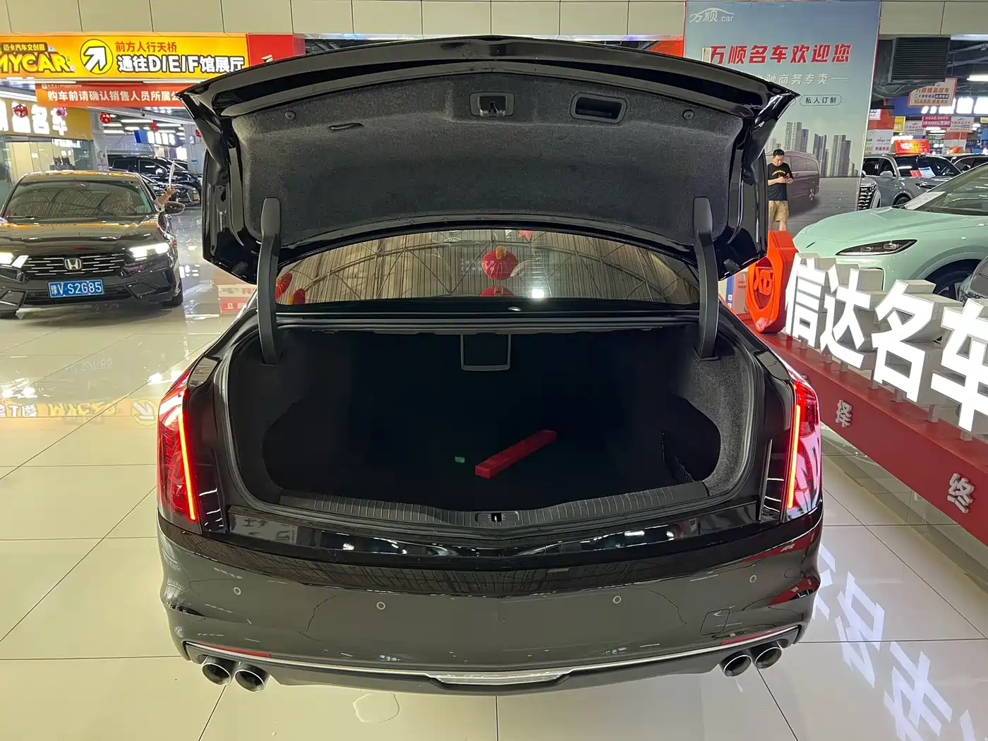 CADILLAC CT6