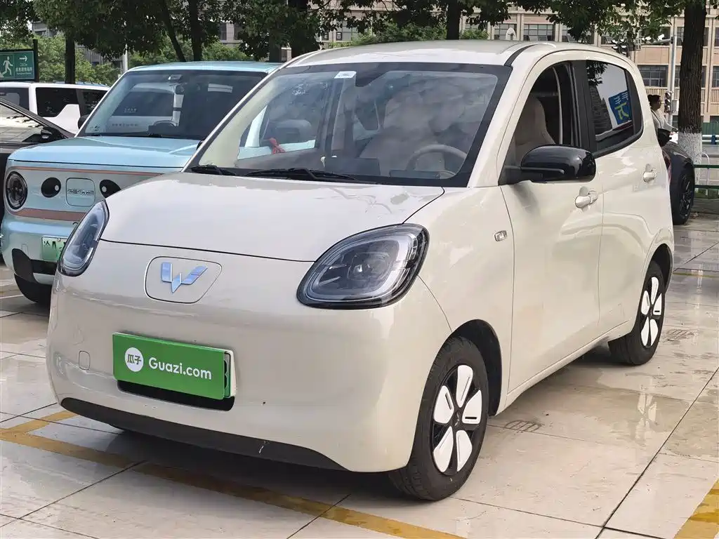 Wuling Motors Hongguang MINIEV 2025 4-Door Premium Edition