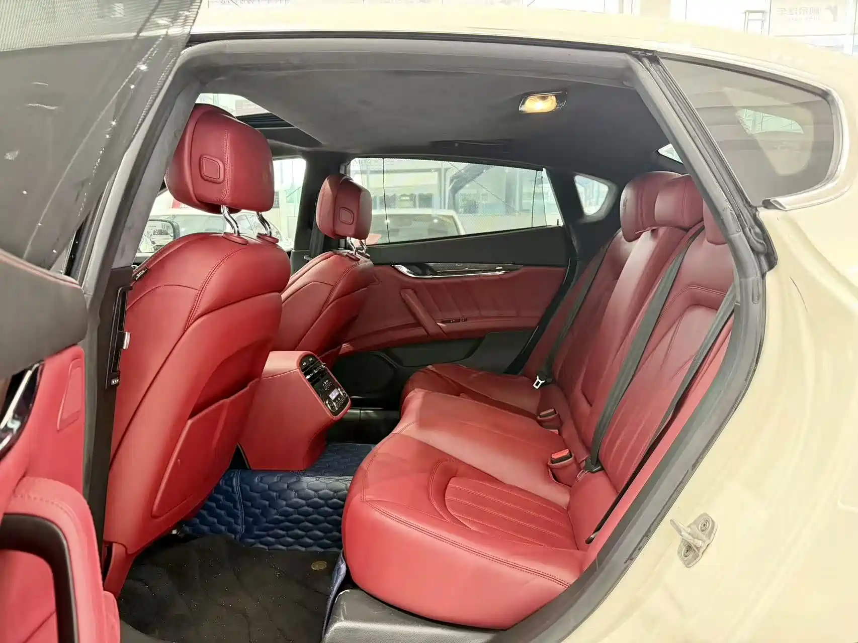 Photo 9 - Maserati Quattroporte