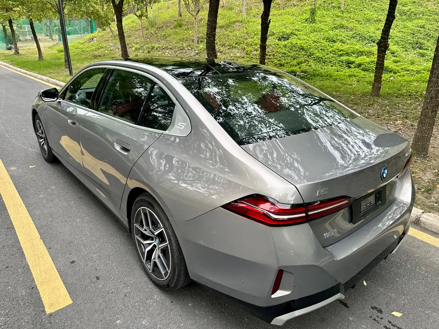 BMW I5