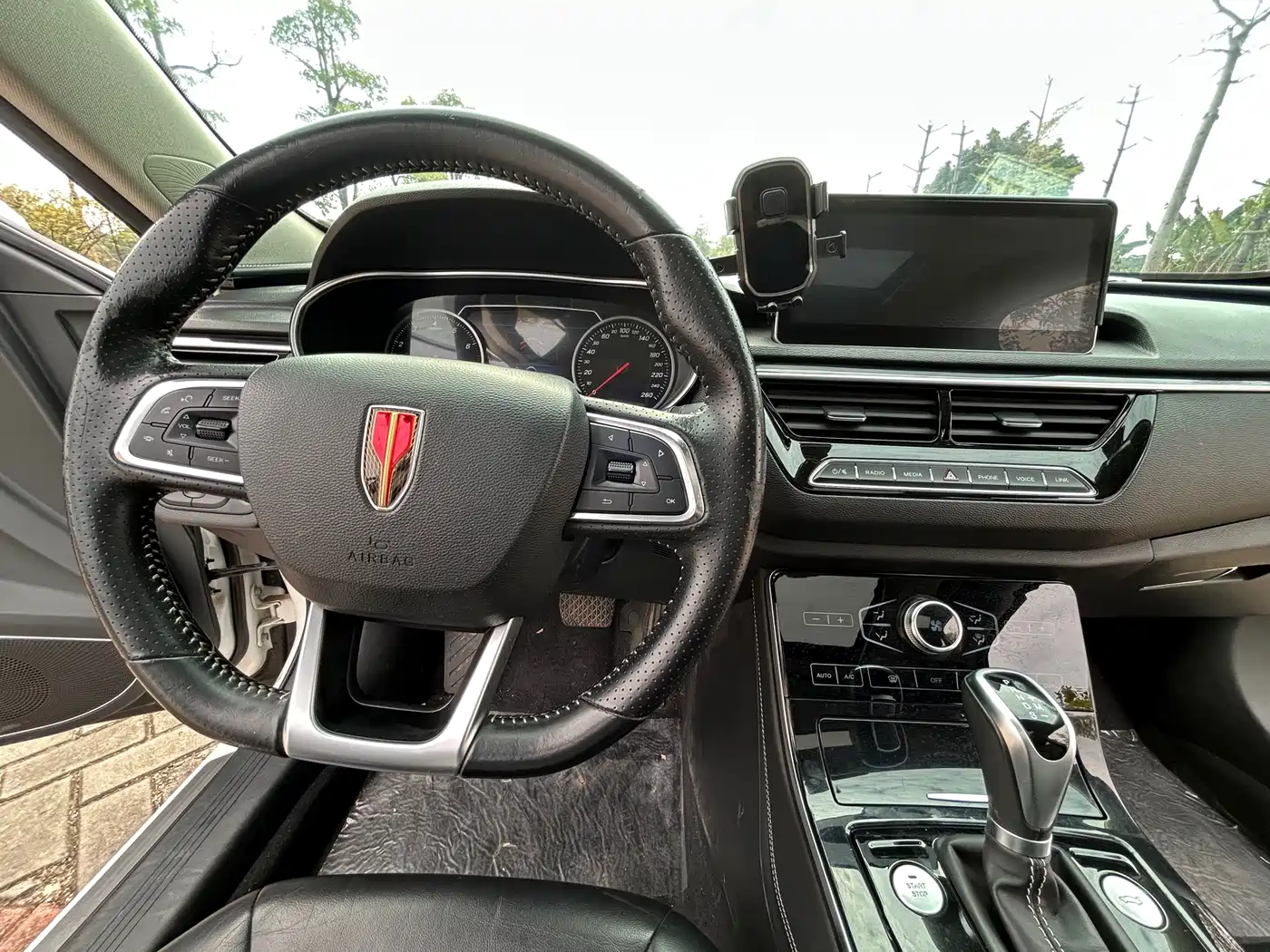 Hongqi H5 2020 1.8T Automatic Smart Connection Qi Smooth Edition фото 10