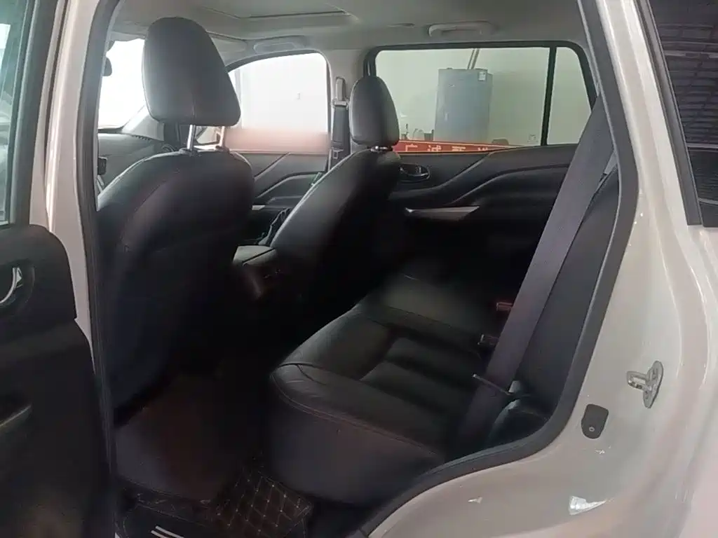 Nissan Terra 2018 2018 2.5L Automatic AWD Flagship