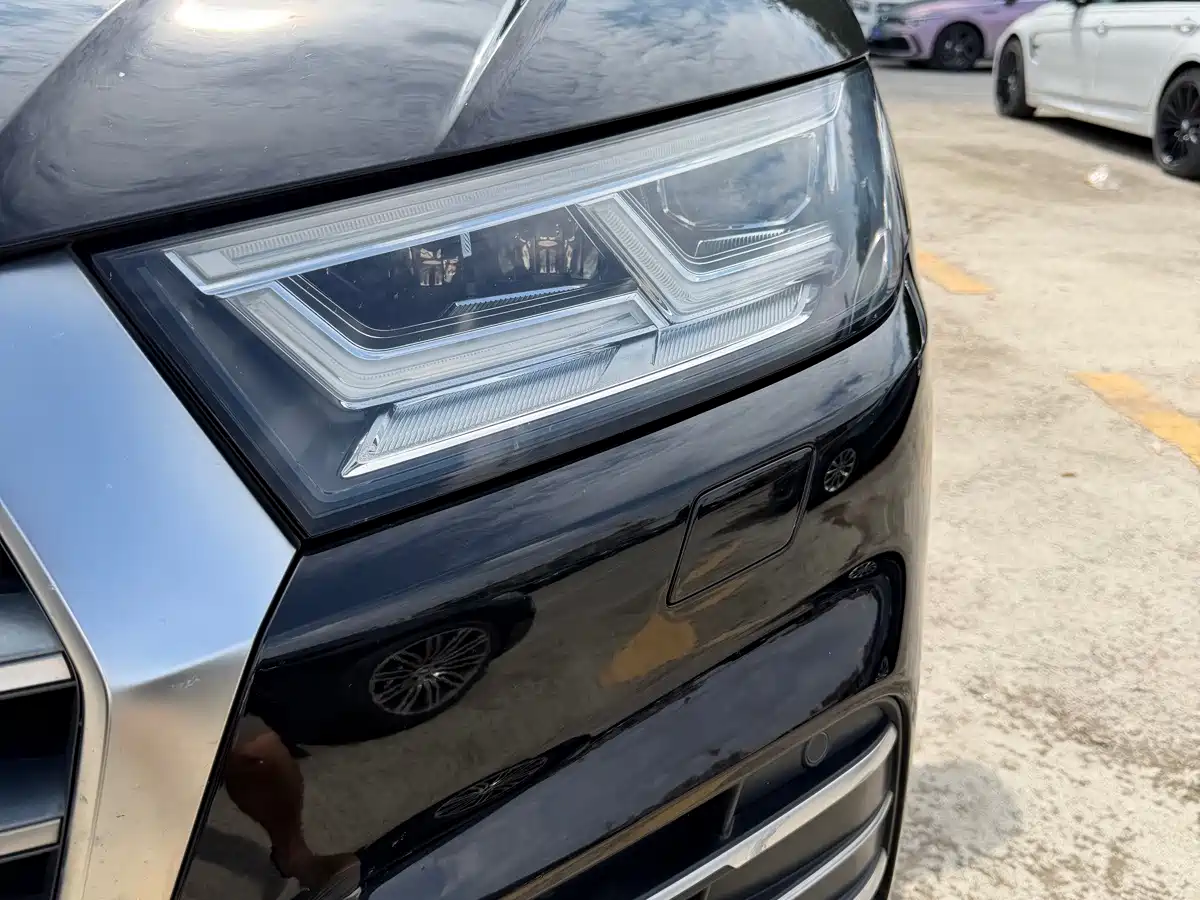 Фото 10 - Audi Q5L