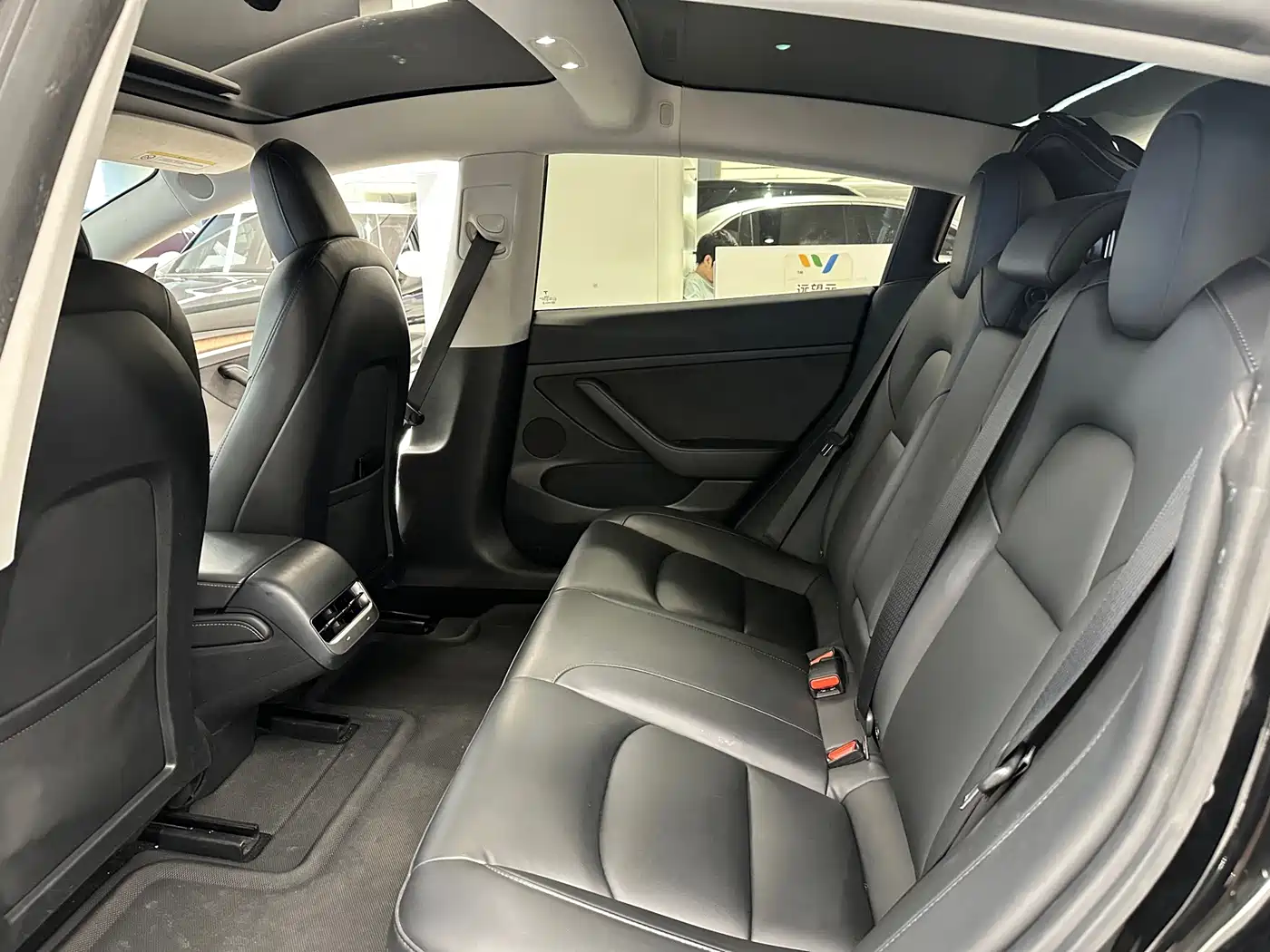 Фото 14 - Tesla Model 3