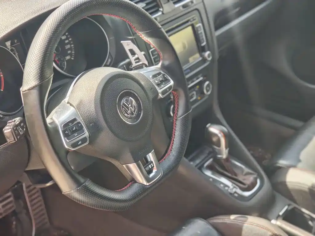 صورة 5 - Volkswagen Golf GTI