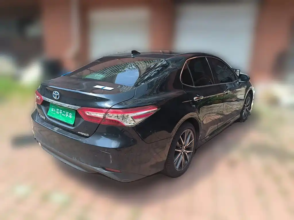Фото 4 - Toyota Camry