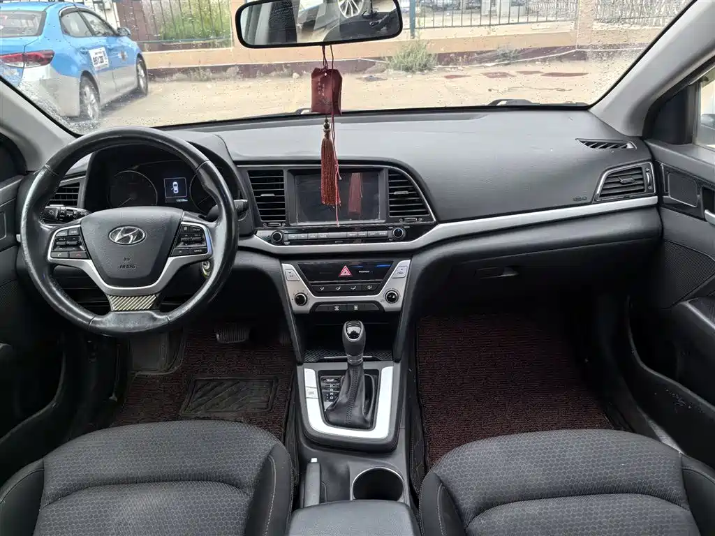 Hyundai Elantra 2016 Model 1.6L Automatic Smart Elite фото 14