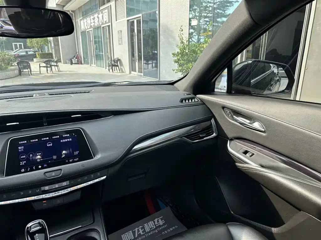 CADILLAC XT4