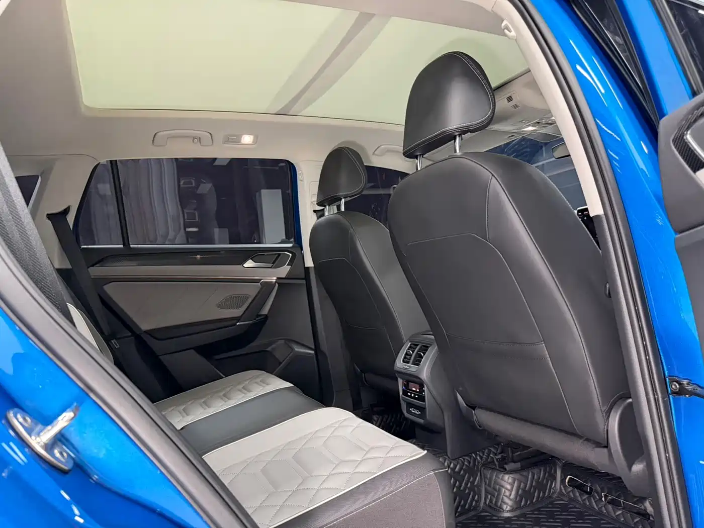 Volkswagen Tayron 2023 280TSI 2WD Luxury Plus Advanced Edition фото 14