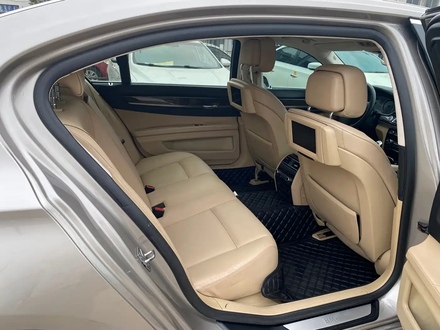 BMW 7 Series 2011 740Li Steinway Limited Edition фото 6