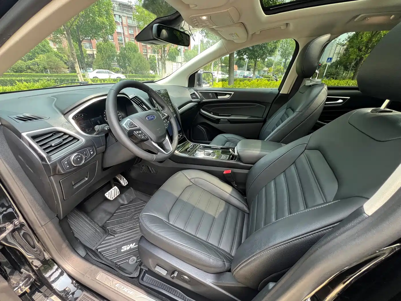 Photo 7 - Ford Edge