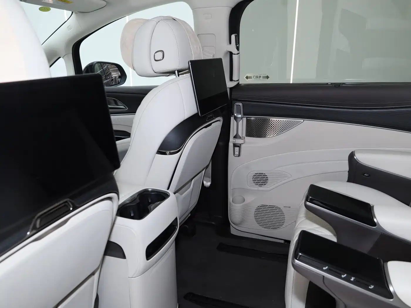 Denza D9 2025 2025 Model DM-i Smart Drive Edition 1020 AWD Flagship