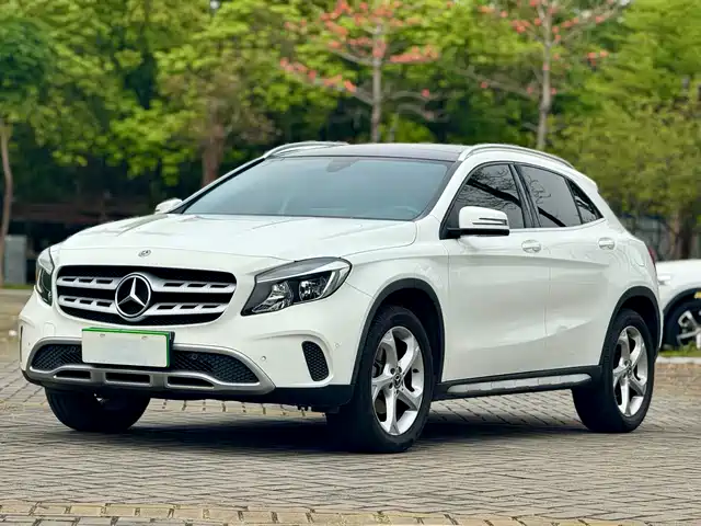 MERCEDES-BENZ GLA