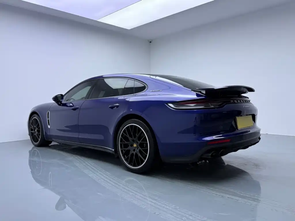 Photo 5 - Porsche Panamera