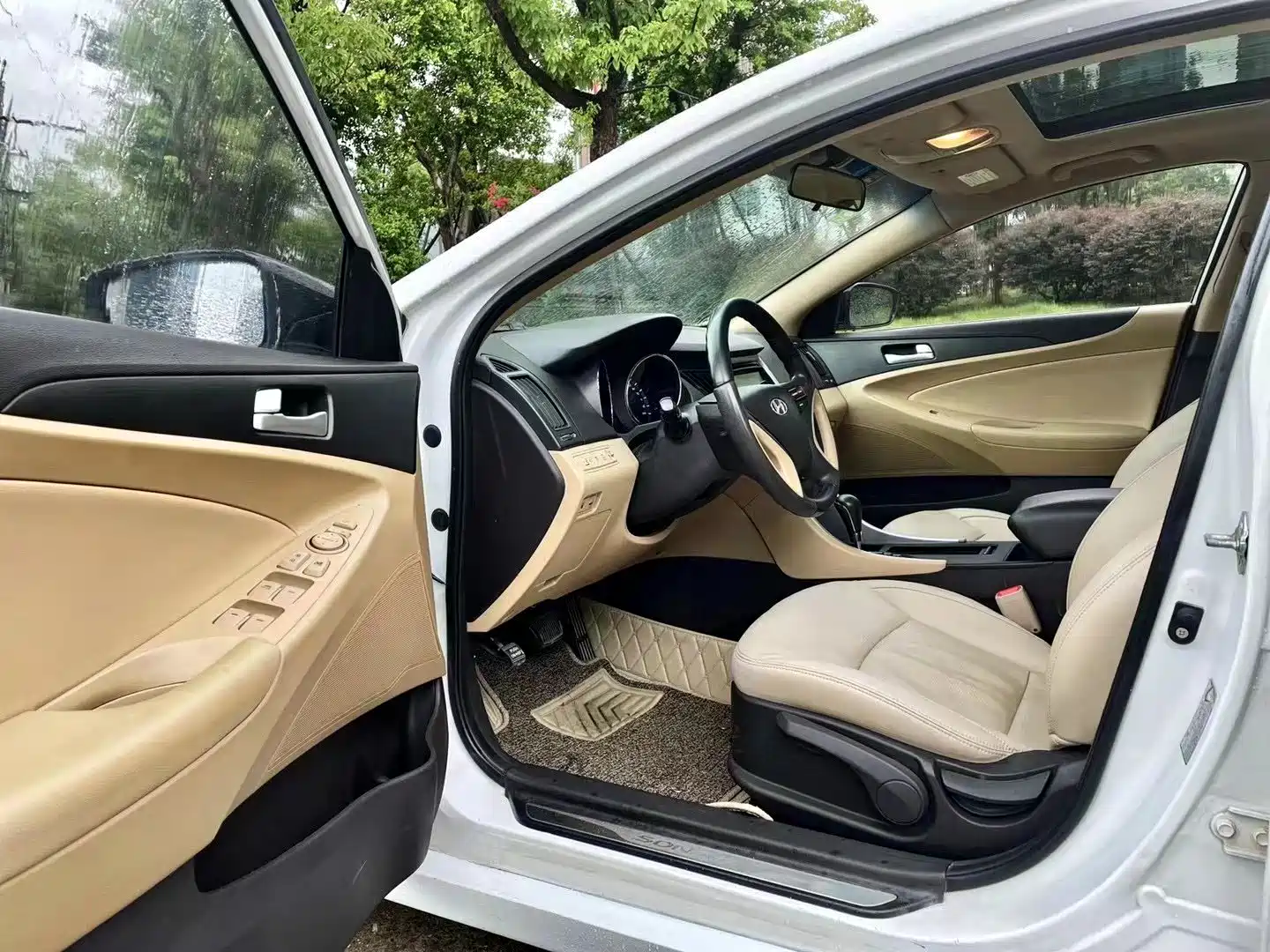 Photo 3 - Hyundai Sonata