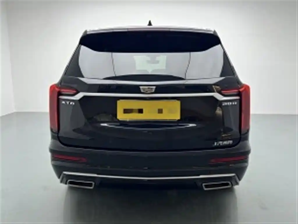 Photo 4 - Cadillac XT6