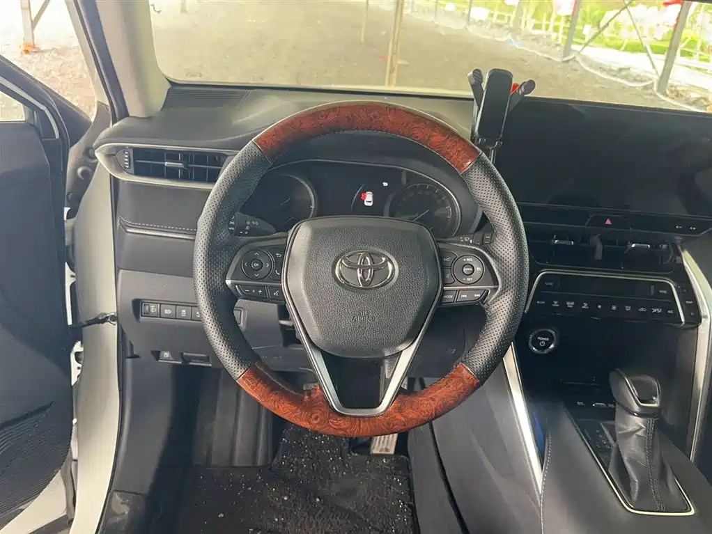 Toyota Lingfang HARRIER 2023 Hybrid 2.5L CVT 4WD Premium Edition фото 5