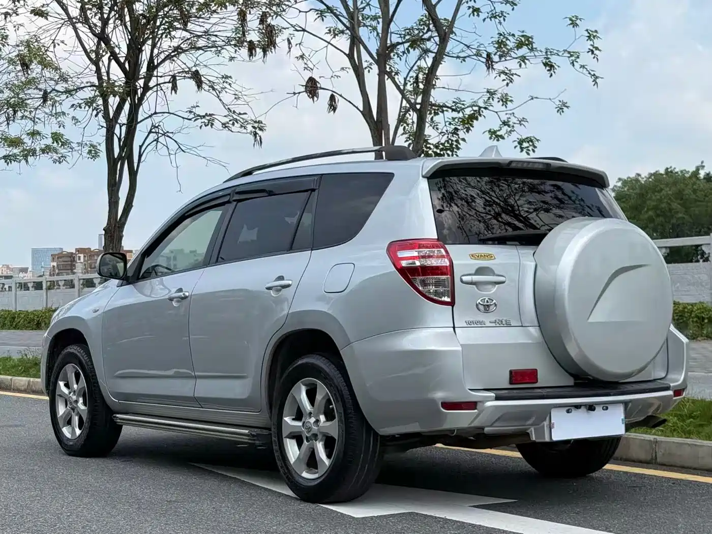 Photo 11 - Toyota RAV4 Rongfang